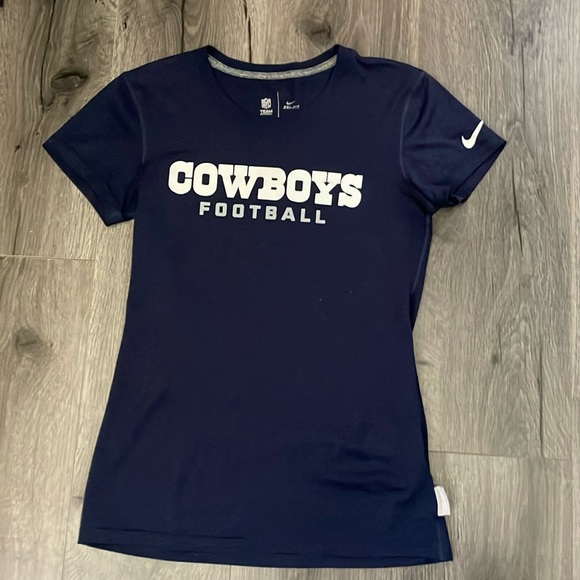 NFL Team Apparel Nike Dallas Cowboys Athletic Cut Dri-Fit Shirt Size XS - Picture 1 of 4